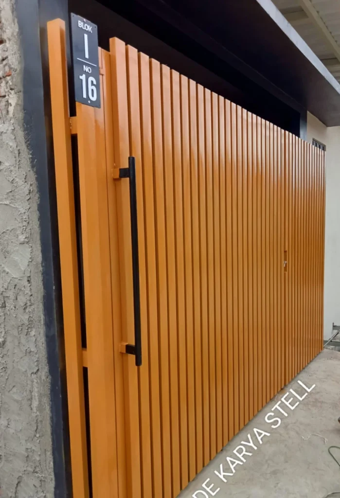 Pintu hasil pengerjaan Ade Karya Steel di Tegal