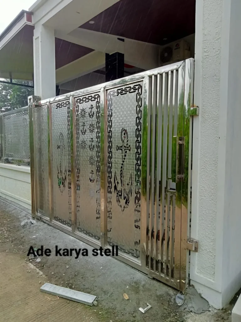 pagar berwarna kilau silver buatan ade karya steel tegal